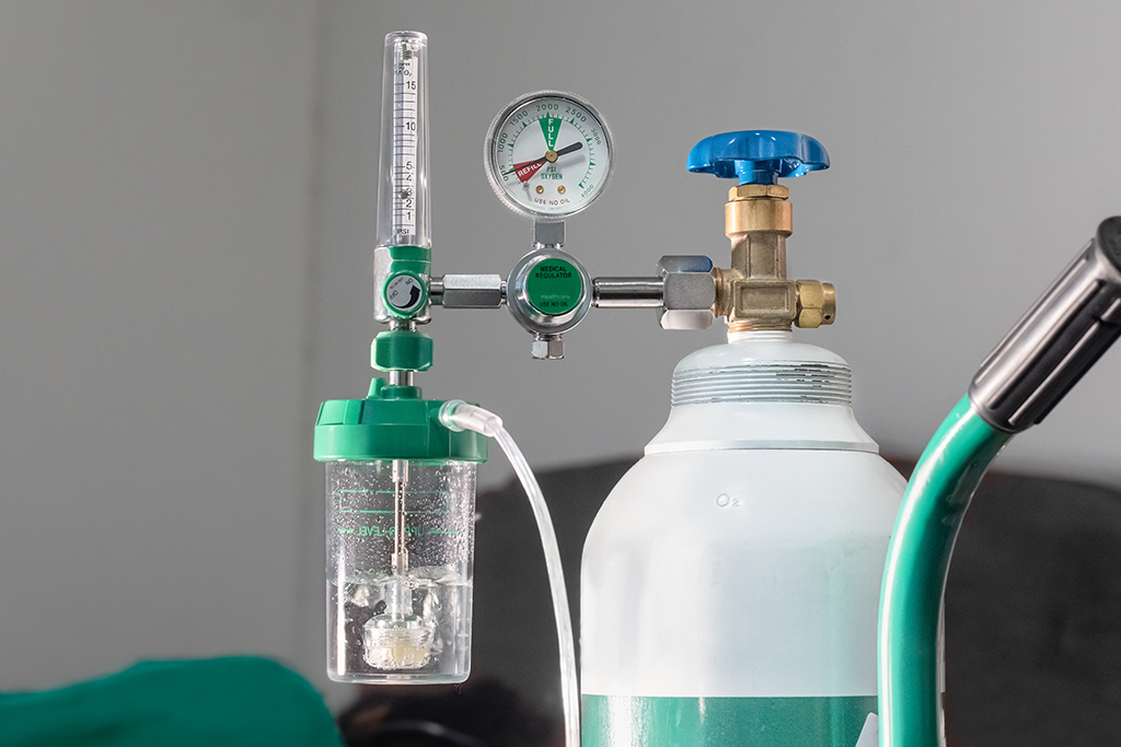 酸素ボンベ
